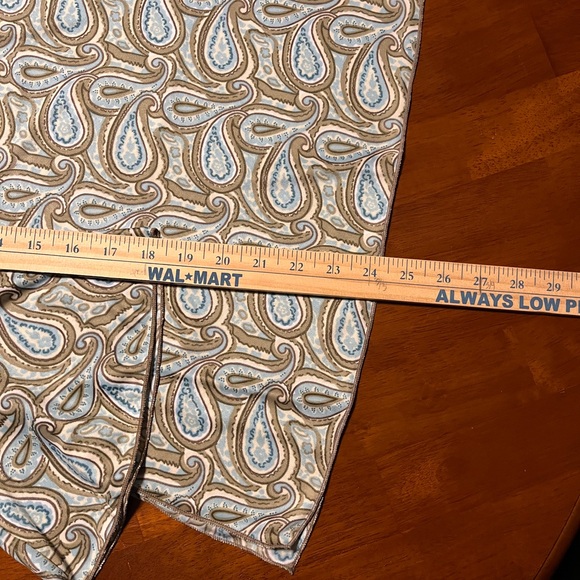 CASSIE’S XL Paisley Print Top. 100% polyester. RUNS SMALL. SEE MEASUREMENTS - Picture 9 of 9